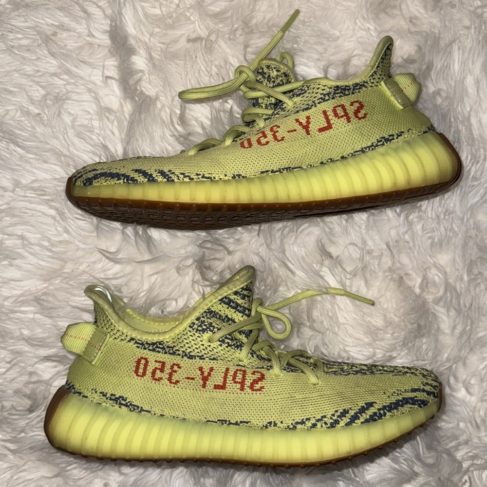 Yeezy 350 V2 - Picture 2 of 7